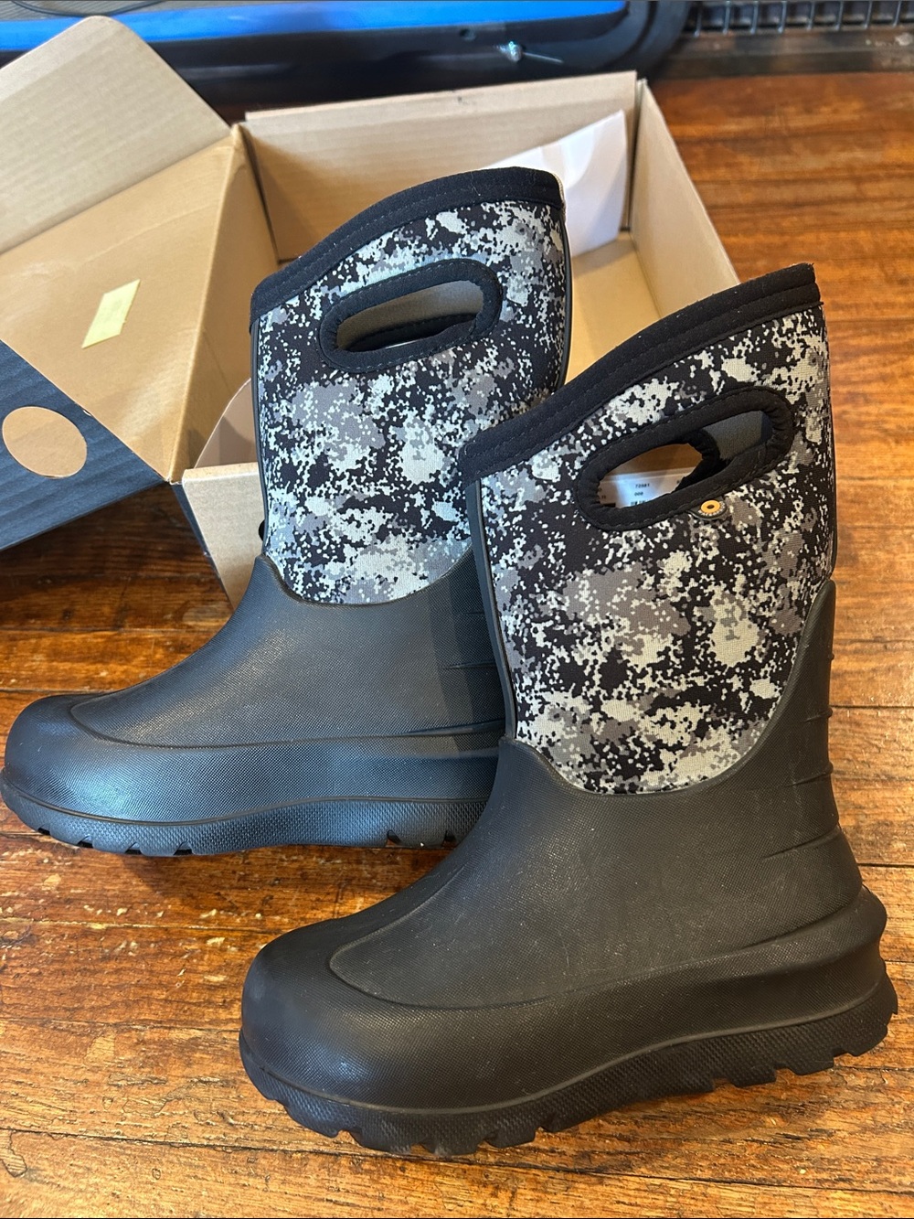 Neoclassic Bogs boots sz13